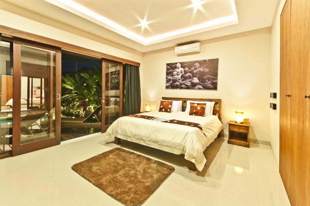 Villa Gayatri Seminyak Rum bild