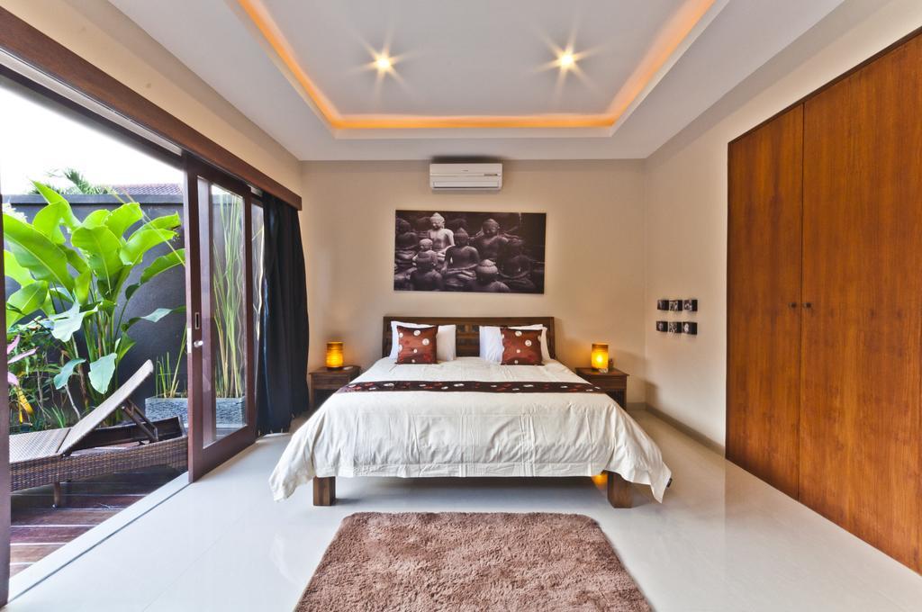 Villa Gayatri Seminyak Rum bild