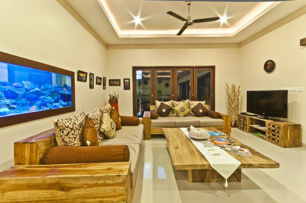 Villa Gayatri Seminyak Rum bild