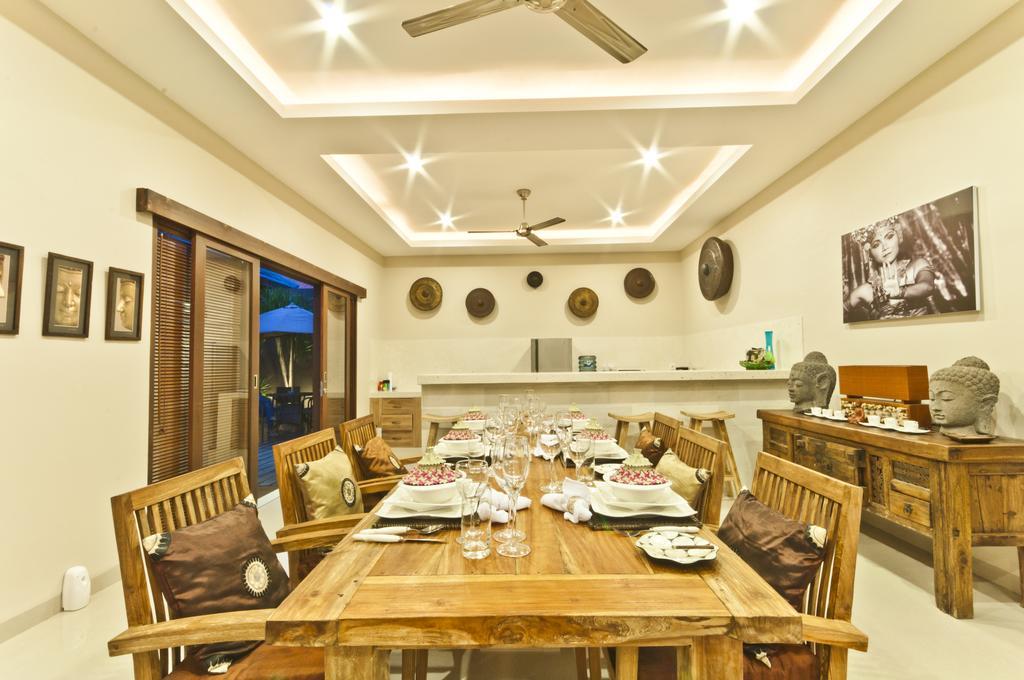 Villa Gayatri Seminyak Rum bild
