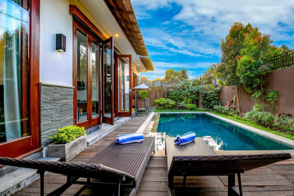 Villa Gayatri Seminyak Exteriör bild