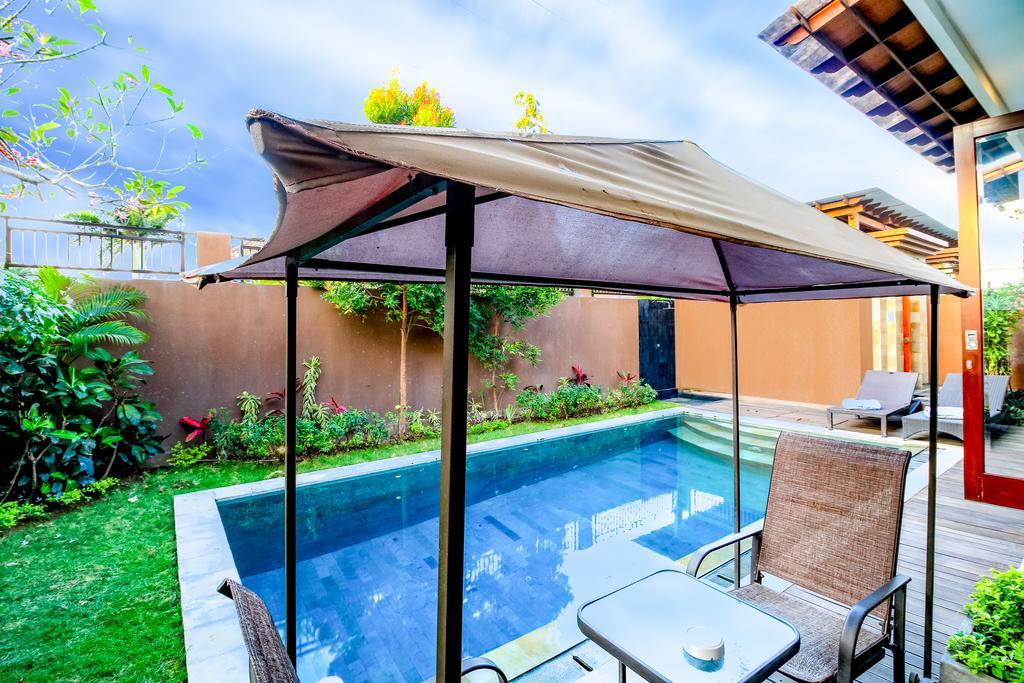 Villa Gayatri Seminyak Exteriör bild