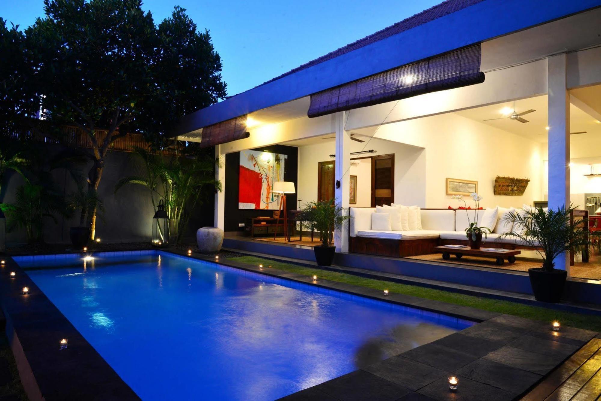 Villa Gayatri Seminyak Exteriör bild